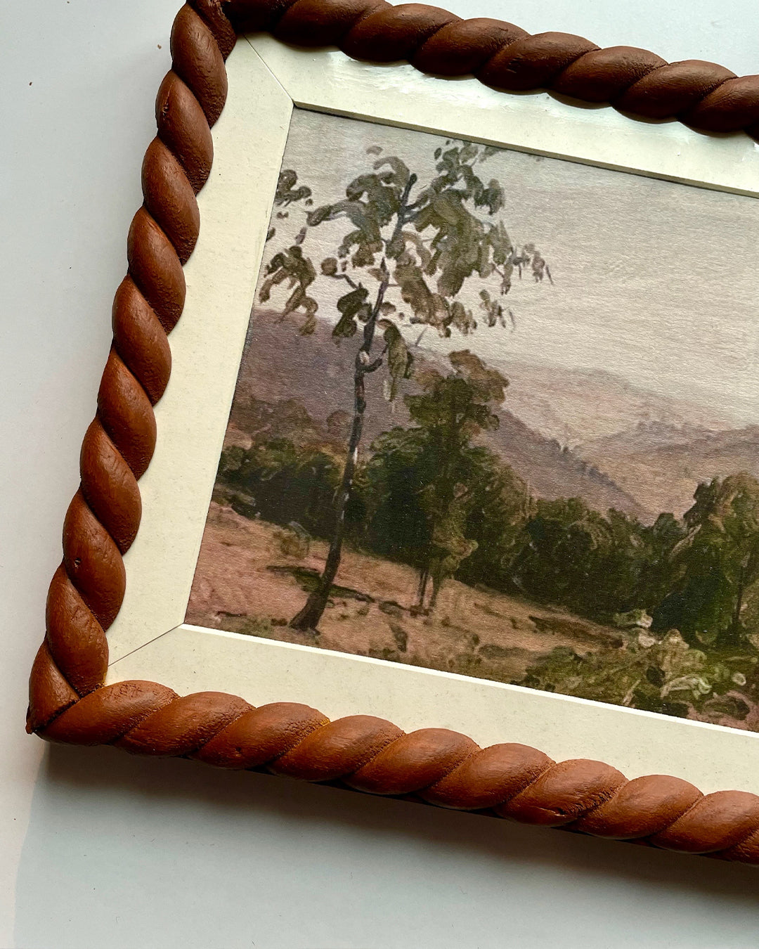 WAVY FRAME