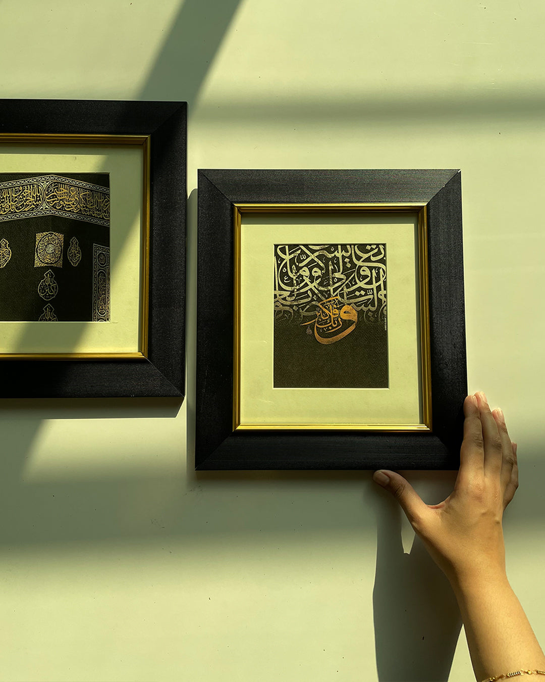 Ka'bah Islamic wall frame in black and gold – Painting 2