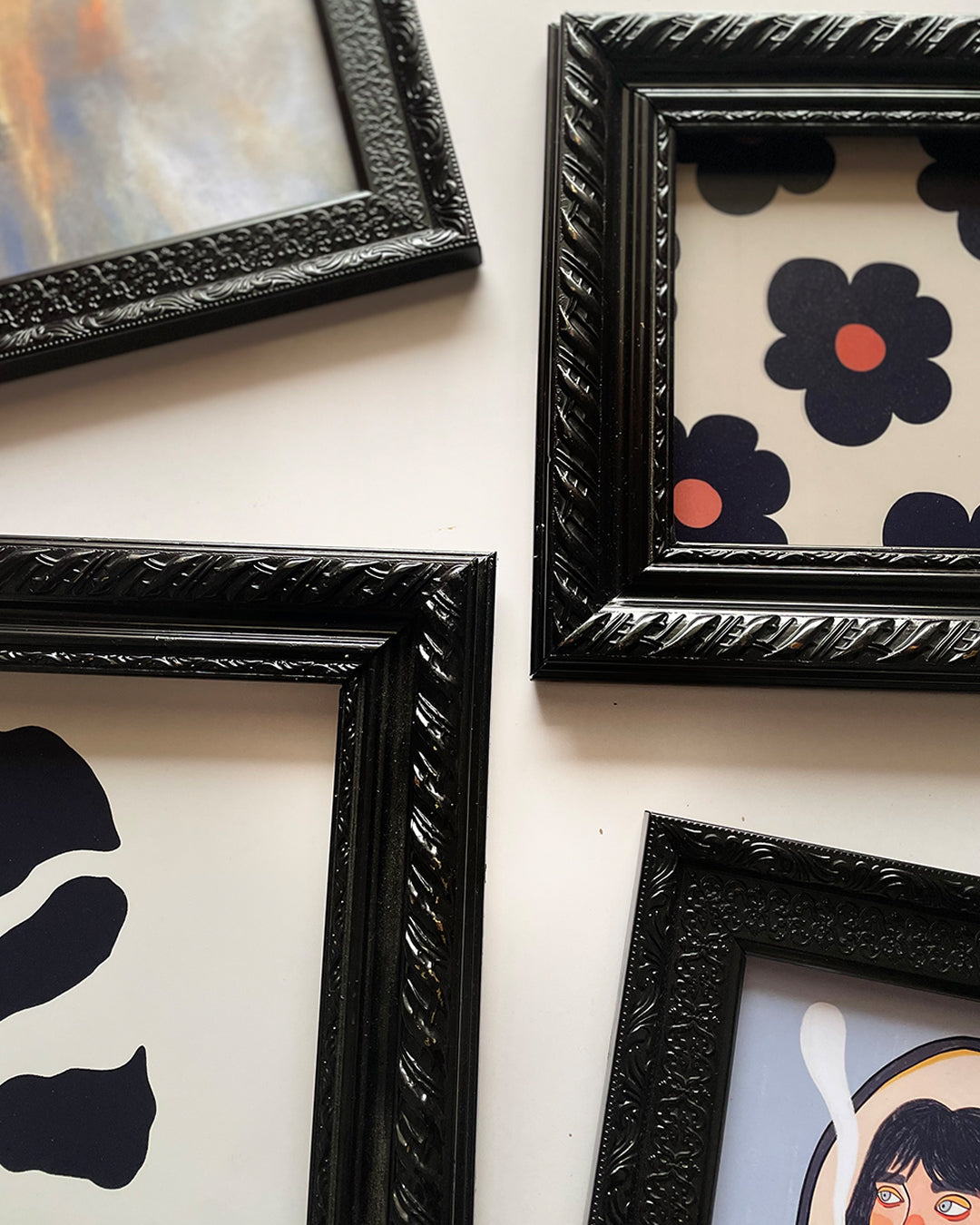 ELEGANT BLACK POPPY FRAME