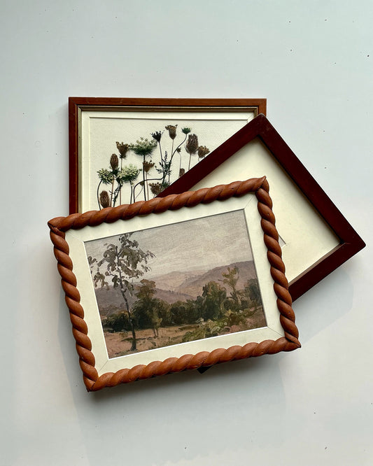 WAVY FRAME